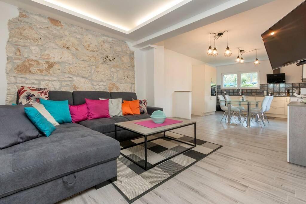 Predivan Novouredeni Apartman U Blizini Mora Banjole Bagian luar foto