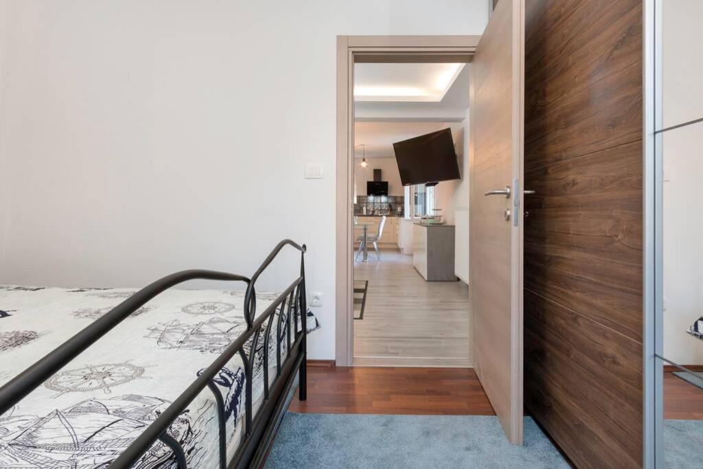 Predivan Novouredeni Apartman U Blizini Mora Banjole Bagian luar foto