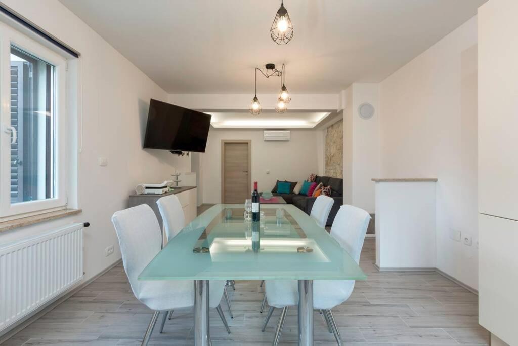 Predivan Novouredeni Apartman U Blizini Mora Banjole Bagian luar foto